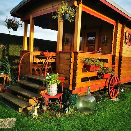 Bed and Breakfast Roulotte La Passe Pierre Pendé Exterior foto